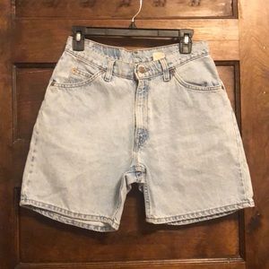 Vintage LEVI high-waisted shorts size 29